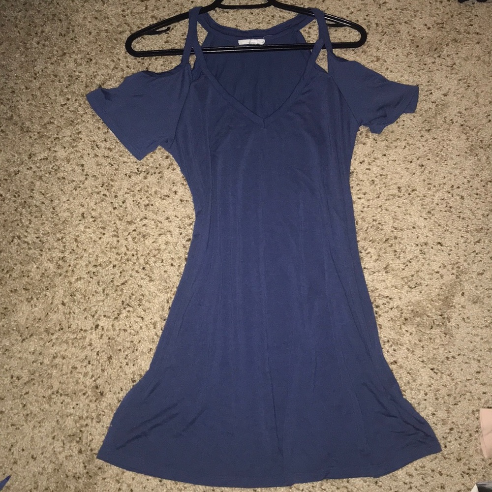 Shoulder cut out dress